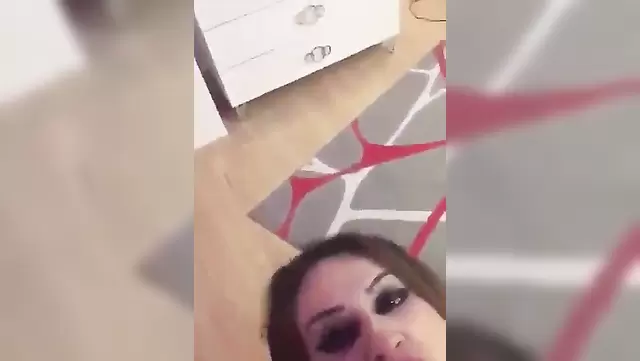 Yabancının kocası tarafından emilen Türk orospu