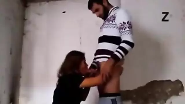 Türk hatun sevgilisiyle sikişiyor.