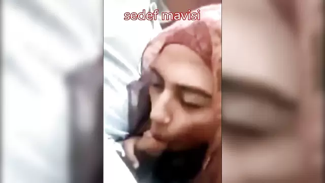 Türk koca, karısının arkadaşının ağzını sikişiyor.